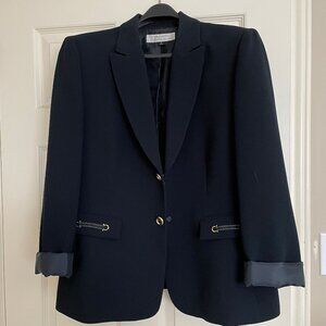 EUC Tahari Arthur S Levine Suit with Jacket/Pants sized 16